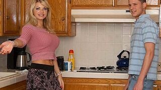 أم صديقه تمسكه في الحمام بيستمني ويعمل معها الواجب - سكس امهات ميلف مترجم عربي