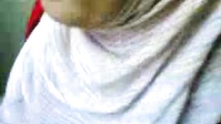 أحلى لعب في بزاز محجبة مصرية كيوت - سكس بزاز مصرية