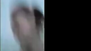 ولد مراهق عراقي نايم مع صاحبته في المدرسة على السرير - نيج عراقي