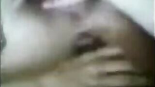 عراقية مع ابن خالتها وخايفه لاهلها يجيوا وهي عريانه - سكس عراقي