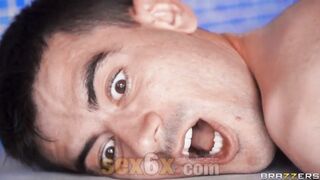تجربة تدليك مكثفة تؤدي إلى نهاية غير متوقعة - سكس مترجم