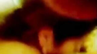شرموطة مصرية مش عارفه تمص الزبر - سكس مصري مص زب