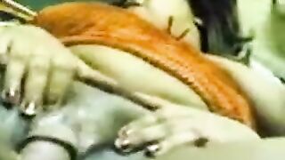 مصري جايب شرموطة في البيت ومش عارف ينيكها ازاي - سكس مصري