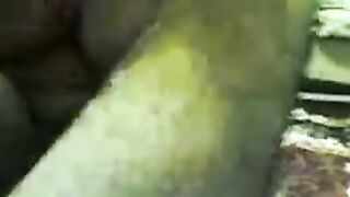 مصري جايب شرموطة في البيت ومش عارف ينيكها ازاي - سكس مصري
