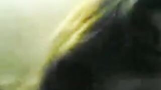 مصري جايب شرموطة في البيت ومش عارف ينيكها ازاي - سكس مصري