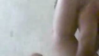 نيج عربية مربربة من راجل كبير في السن - سكس عربي مسرب