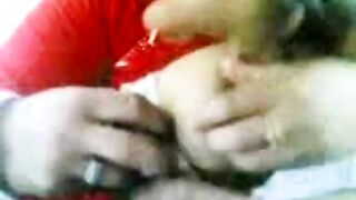 شباب ماسكين كحبة عربية يتحرشون بها في السيارة - سكس عربي