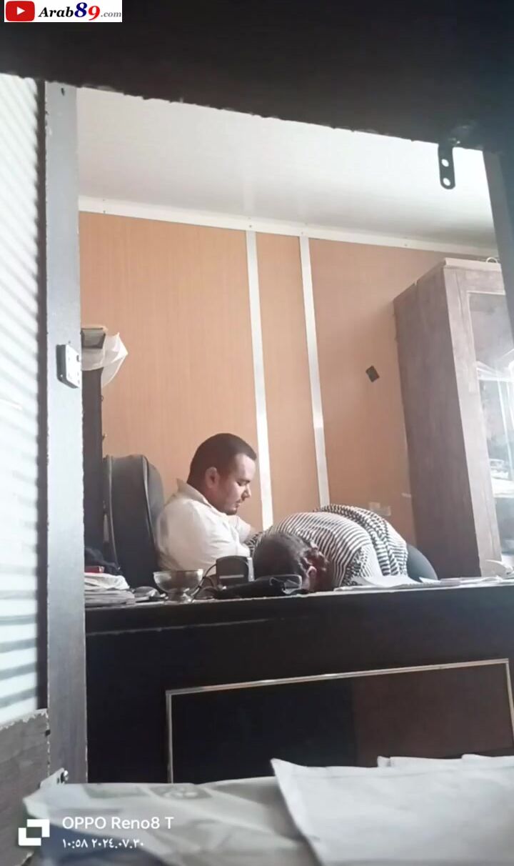 سكرتيرة تمتص قضيب المدير بحماس